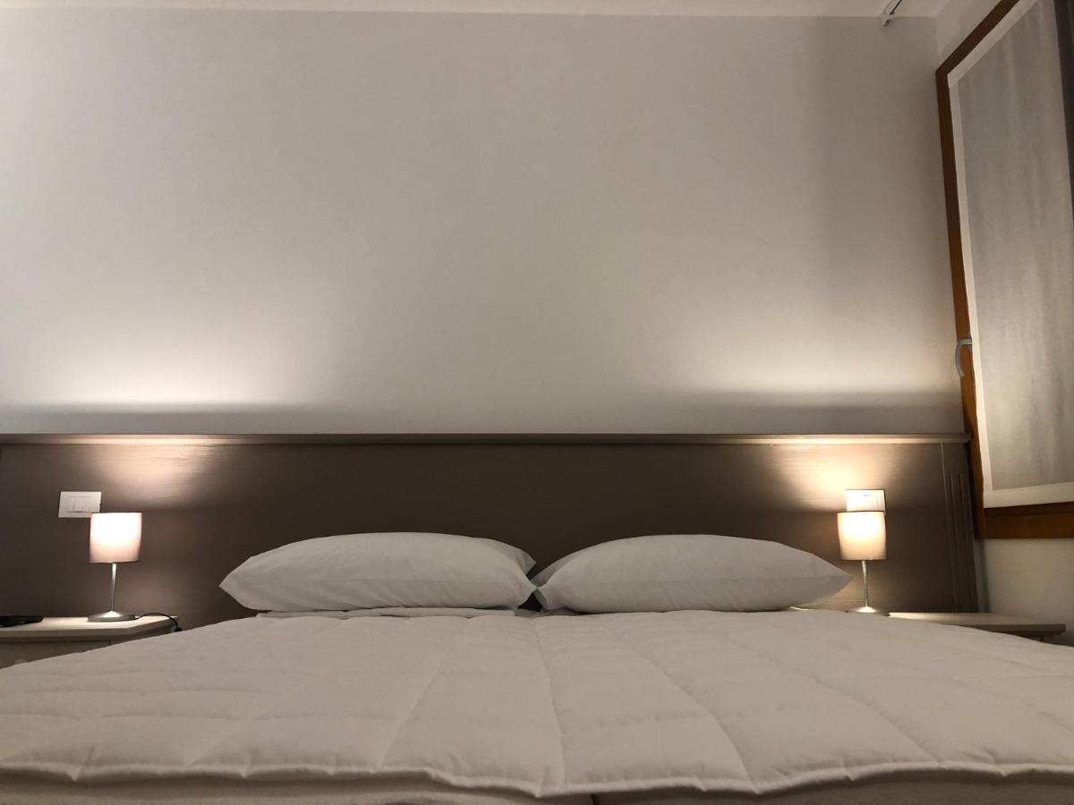 Hotel Italia Sacile Bagian luar foto