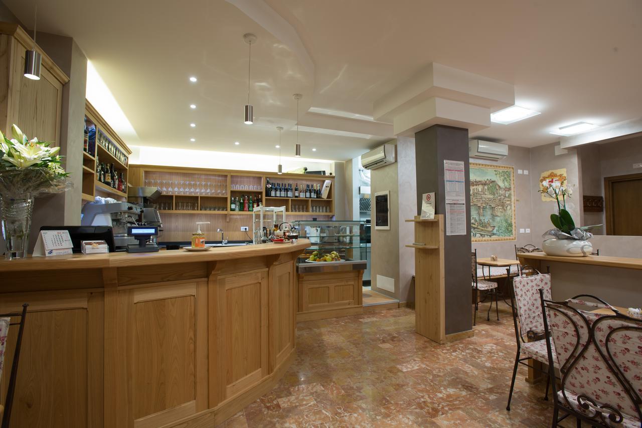 Hotel Italia Sacile Bagian luar foto