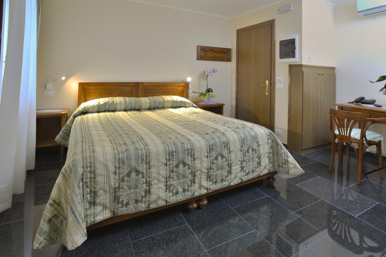 Hotel Italia Sacile Bagian luar foto